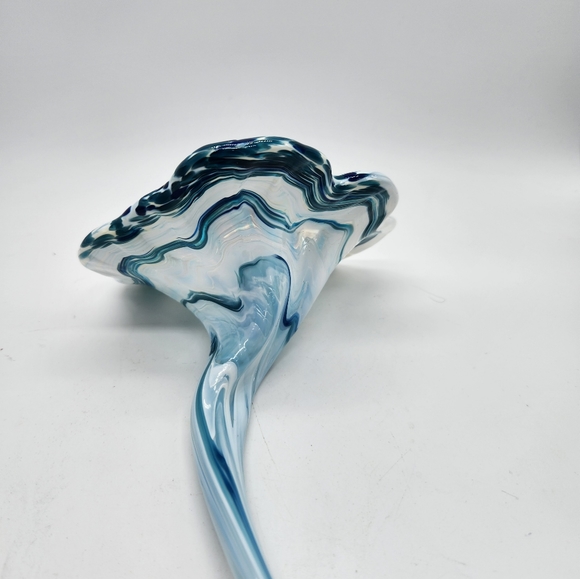 Handblown artglass flower color infused blue white - Picture 3 of 9